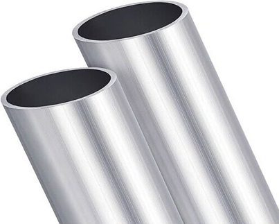 Tube rond métallique avec finition poncée, montrant une surface lisse et uniformisée après traitement.